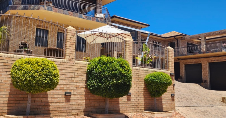4 Bedroom Property for Sale in Mossel Bay Central Western Cape